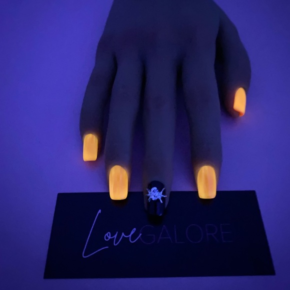 Handcrafted Press ons Halloween Orange spider Glow in the dark Short Square - Picture 2 of 2